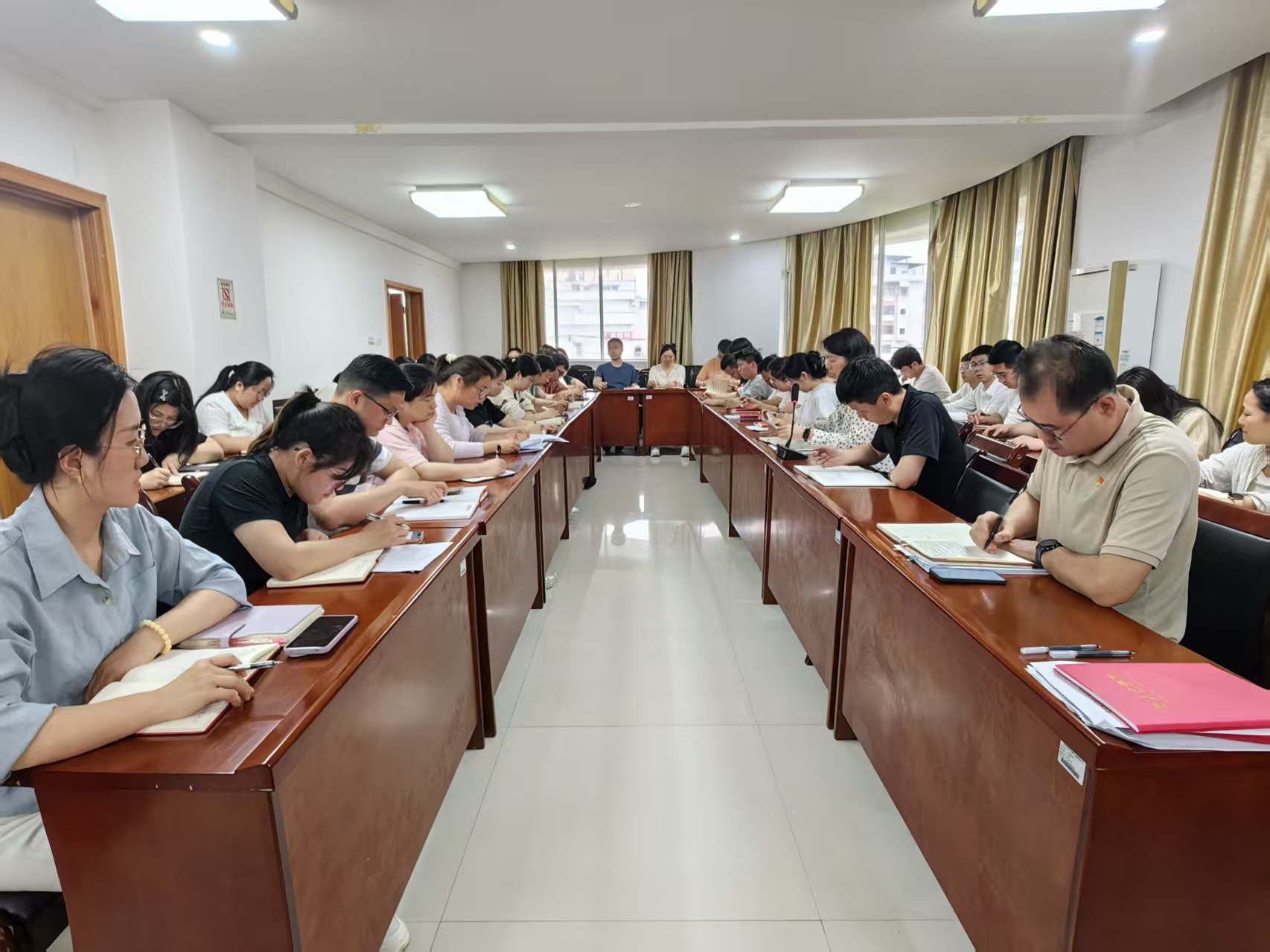 省钨与稀土质检中心青年理论学习小组召开2026年第二季度全体会议